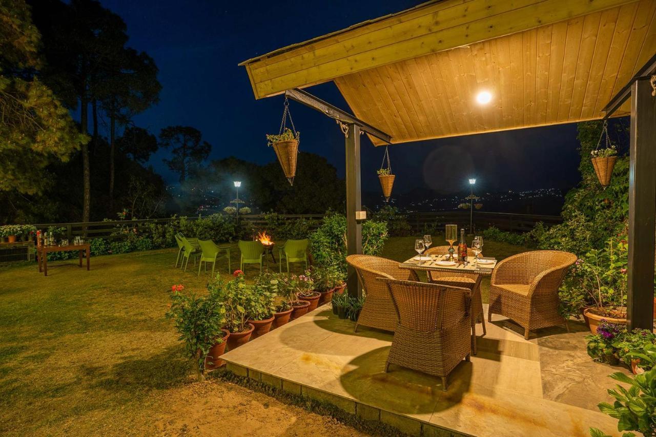Stayvista At Floradale W Jacuzzi & Wood-Fire Pizza 카사울리 외부 사진