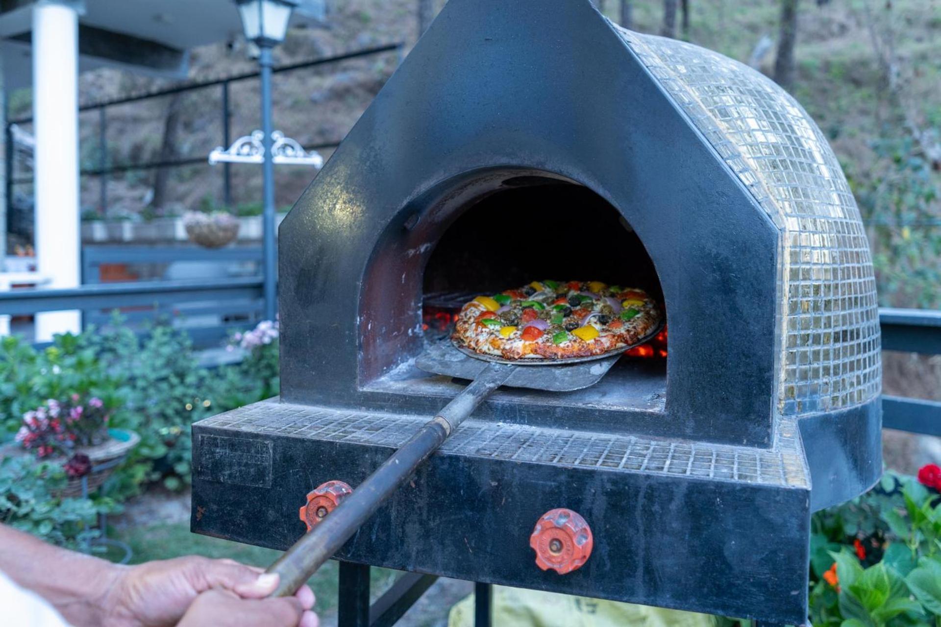 Stayvista At Floradale W Jacuzzi & Wood-Fire Pizza 카사울리 외부 사진